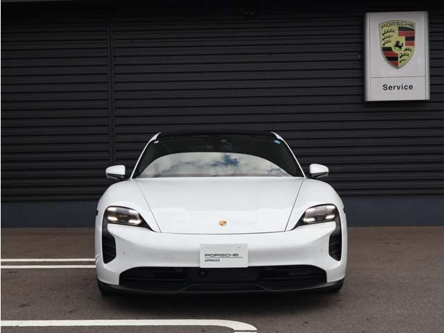 タイカンGTS 4シート 4WD