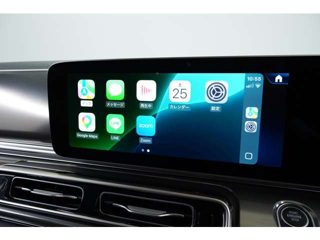 �A�b�v���J�[�v���C���ڂ���Ă���A�g�����ꂽiPhone�̃i�r�≹�y�A�v�������̂܂܎Ԃ̃f�B�X�v���C�ő��삵�Ă��������܂��B