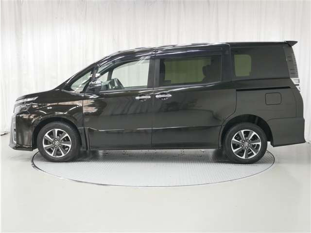 ヴォクシー2.0 ZS 煌III 4WD