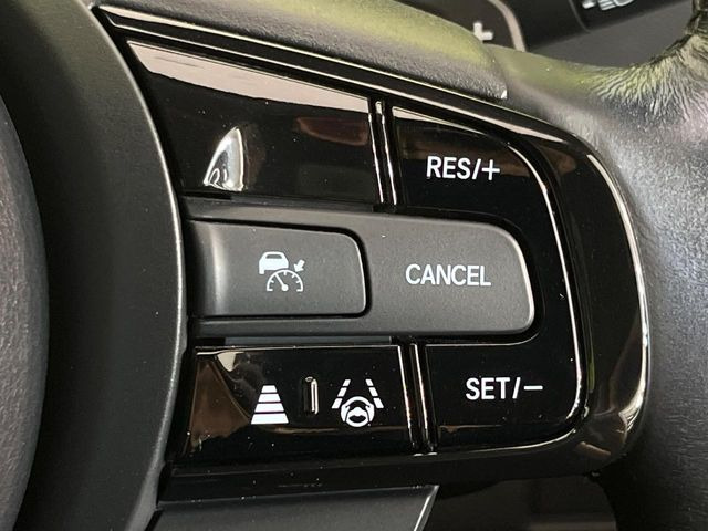 【アダプティブクルーズコントロール】高速道路での長距離走行が楽に!!自動で速度を保つクルーズコントロールが、衝突軽減システムと連携し、前方の車両を感知して車間を保つように速度調節してくれます!!
