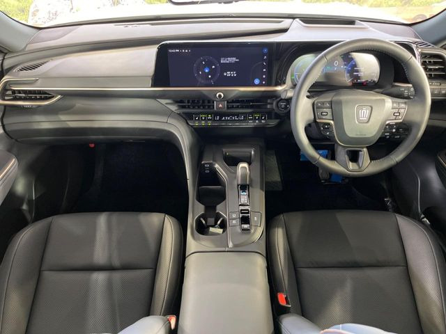 クラウンクロスオーバー2.5 G アドバンスト レザー パッケージ E-Four 4WD