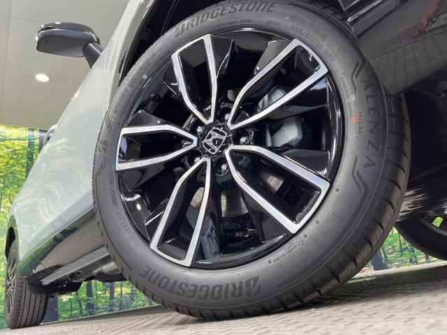 �y����18�C���`�A���~�z�C�[���z�O�ςɃ}�b�`���������A���~�z�C�[���𑕒����Ă���܂��B�e��ЊO�A���~�z�C�[����A�X�^�b�h���X�^�C�����戵�����Ă���܂��B���񂲑��k����������