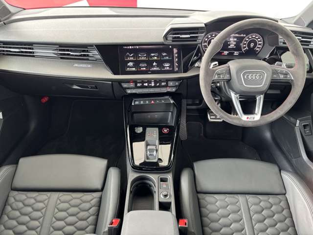 RS3セダン2.5 4WD