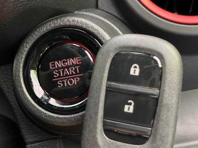 �yHonda�X�}�[�g�L�[�z�J�o����|�P�b�g�ɓ��ꂽ�܂܂ł��h�A�̎{���E�������\�ȃX�}�[�g�L�[�𑕔��B�G���W���̃I���E�I�t�����J�M�����o���K�v����������Ƃ��Ă��֗��ł���
