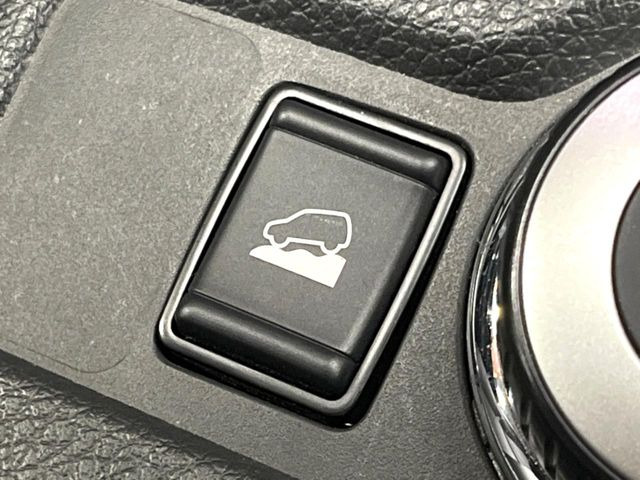 【ダウンヒルアシスト】急な坂道を下るときに自動でブレーキを制御、一定の低速度を保ちます。雪道や悪路など滑りやすい路面の下り坂でもタイヤがロックしないから安心!ハンドル操作に集中できます!