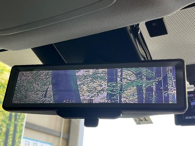 【デジタルインナーミラー】後席の大きな荷物や同乗者で後方が確認しづらい時でも安心!カメラが撮影した車両後方の映像をルームミラー内に表示。クリアな視界で状況の確認が可能です!
