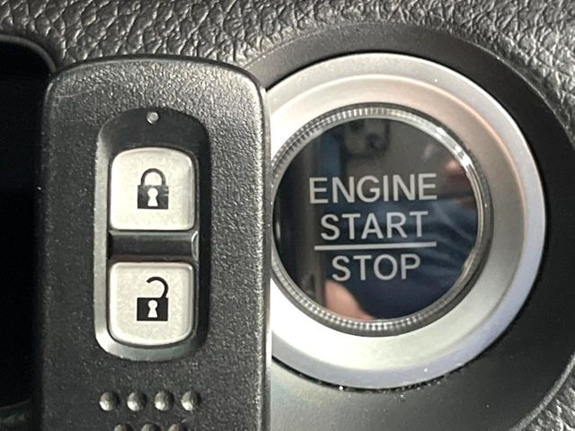 �yHonda�X�}�[�g�L�[�z�J�o����|�P�b�g�ɓ��ꂽ�܂܂ł��h�A�̎{���E�������\�ȃX�}�[�g�L�[�𑕔��B�G���W���̃I���E�I�t�����J�M�����o���K�v����������Ƃ��Ă��֗��ł���