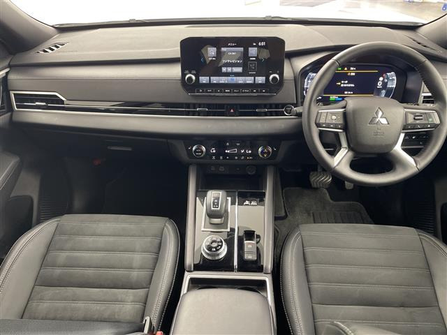 アウトランダーPHEV 2.4 ブラック エディション 4WD