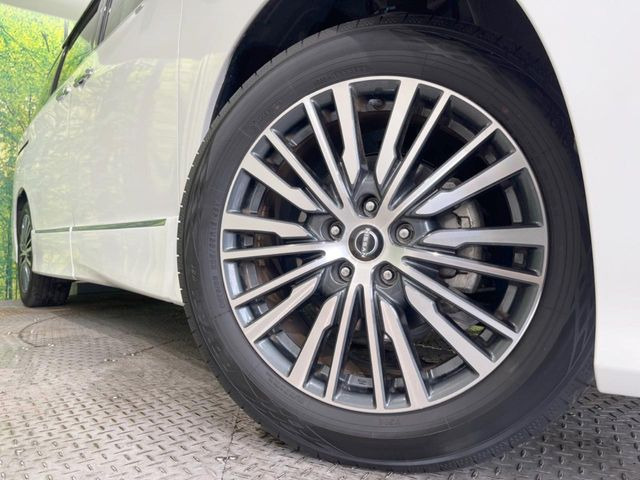 �y����18�C���`�A���~�z�C�[���z�O�ςɃ}�b�`���������A���~�z�C�[���𑕒����Ă���܂��B�e��ЊO�A���~�z�C�[����A�X�^�b�h���X�^�C�����戵�����Ă���܂��B���񂲑��k����������