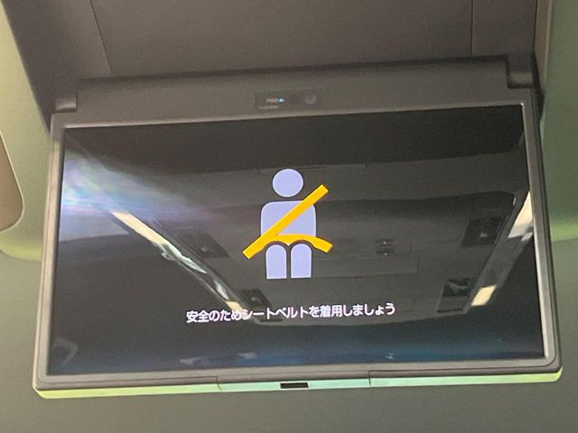【フリップダウンモニター】大画面モニターで後席でもエンタメをお楽しみいただけます。小さなお子様にも大人気の装備です♪