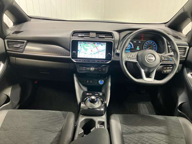 リーフX Vセレクション 90周年記念車