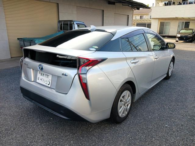 プリウス1.8 E