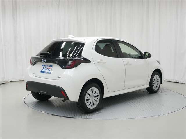 ヤリス1.5 ハイブリッド X E-Four 4WD