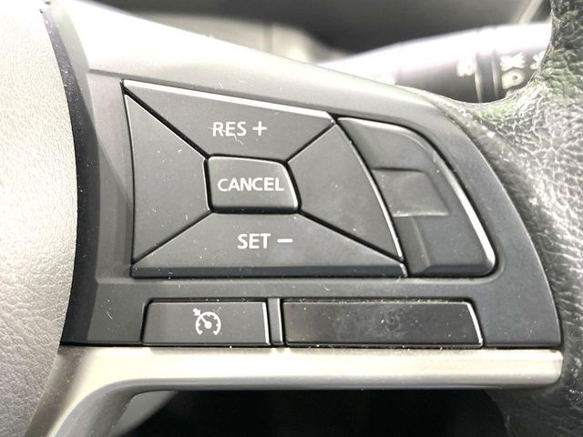 【クルーズコントロール】高速道路もラクラク走行。アクセルを離しても一定速度で走行ができ、長距離運転時の負担を軽減!加速・減速も簡単なスイッチ操作で調整できます。
