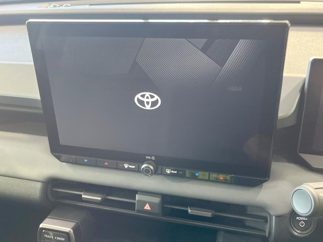 【メーカー純正12.9インチナビ】インテリアに溶け込むスタイリッシュな「専用設計」メーカーナビを装備♪視認性や操作性など基本性能にも優れ、より上質なカーライフをお楽しみいただけます。