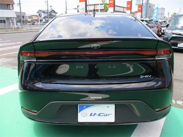 プリウス2.0 G E-Four 4WD
