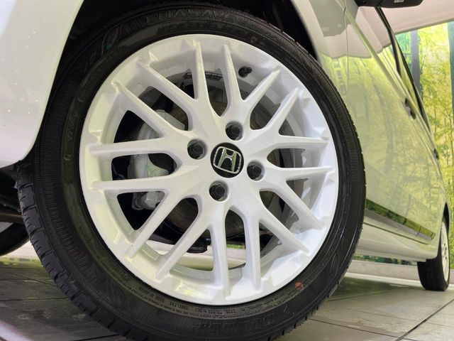 �y����15�C���`�A���~�z�C�[���z�O�ςɃ}�b�`���������A���~�z�C�[���𑕒����Ă���܂��B�e��ЊO�A���~�z�C�[����A�X�^�b�h���X�^�C�����戵�����Ă���܂��B���񂲑��k����������