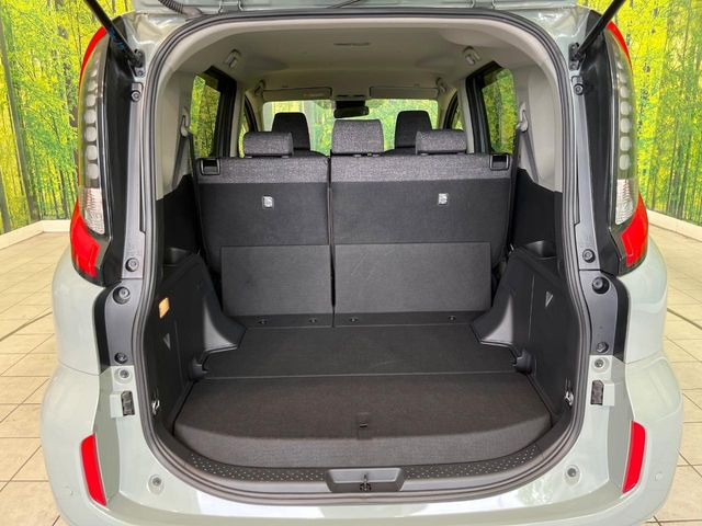 普段のお買い物や通勤、送迎等に十分な荷室スペースを確保しております。セカンドシートを倒すと、大きな荷物の積載も可能です♪