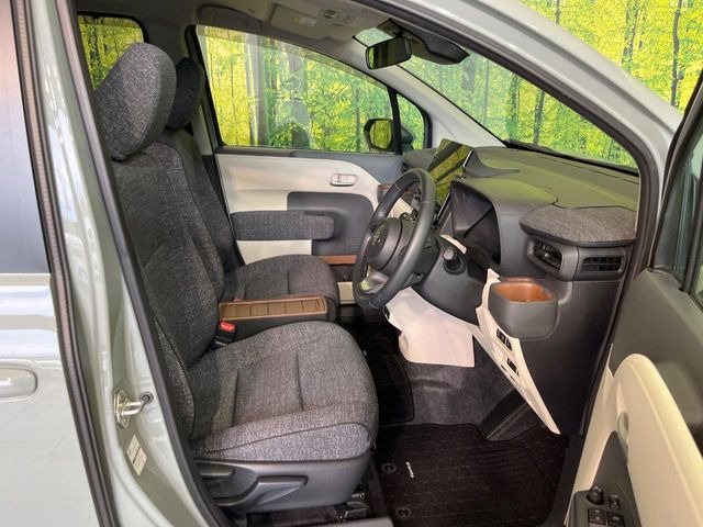 運転席シート廻りは使用感も少なく、良好な状態となっています。丁寧に使われていたことがよくわかりますね。