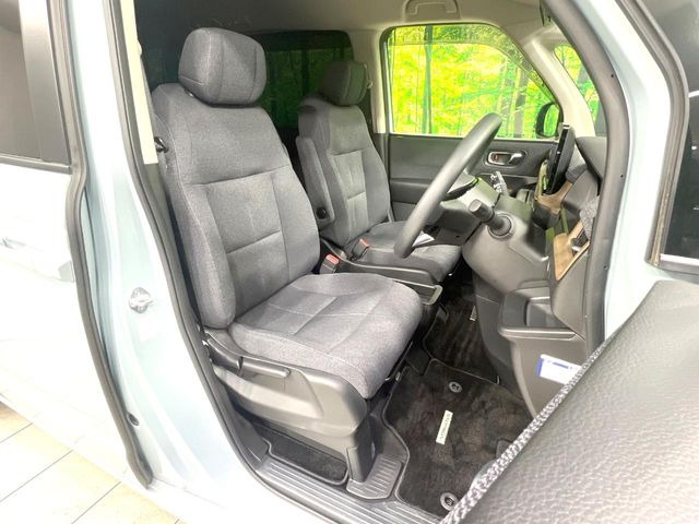 運転席シート廻りは使用感も少なく、良好な状態となっています。丁寧に使われていたことがよくわかりますね。