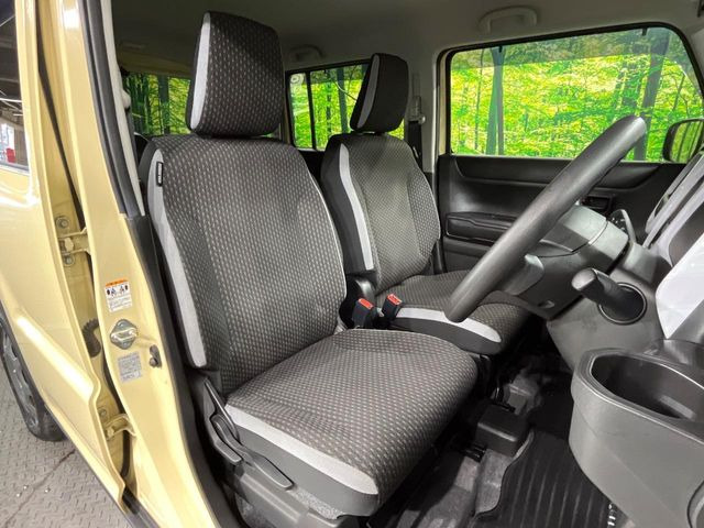 運転席シート廻りは使用感も少なく、良好な状態となっています。丁寧に使われていたことがよくわかりますね。