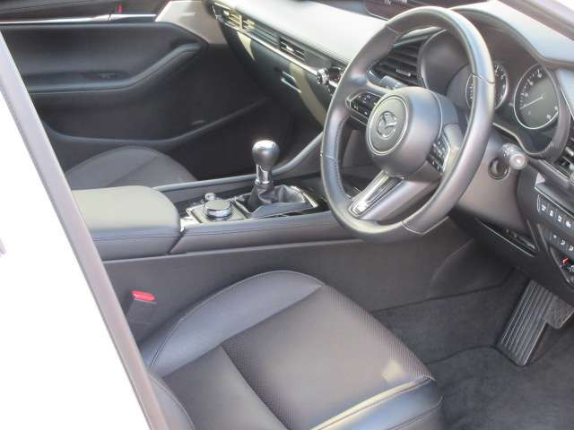 MAZDA3ファストバック2.0 X ツーリング 4WD