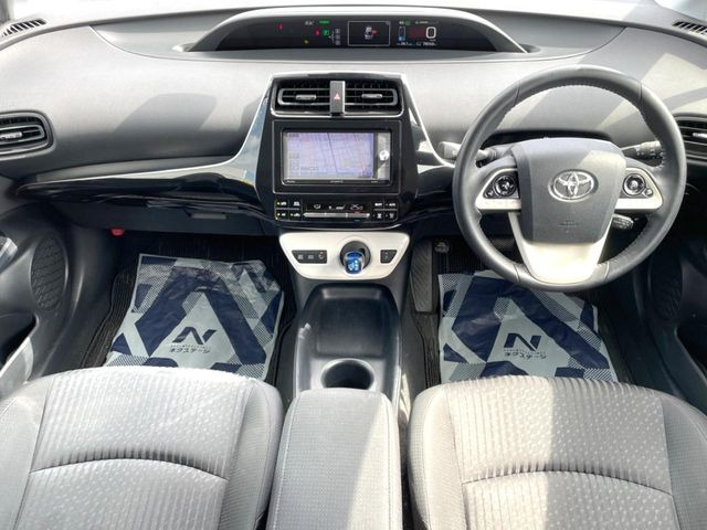 プリウス1.8 S