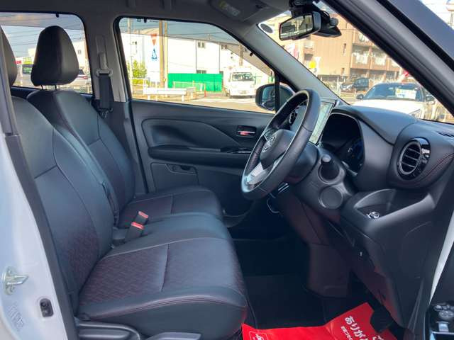 使用感の少ないきれいな運転席シートです!