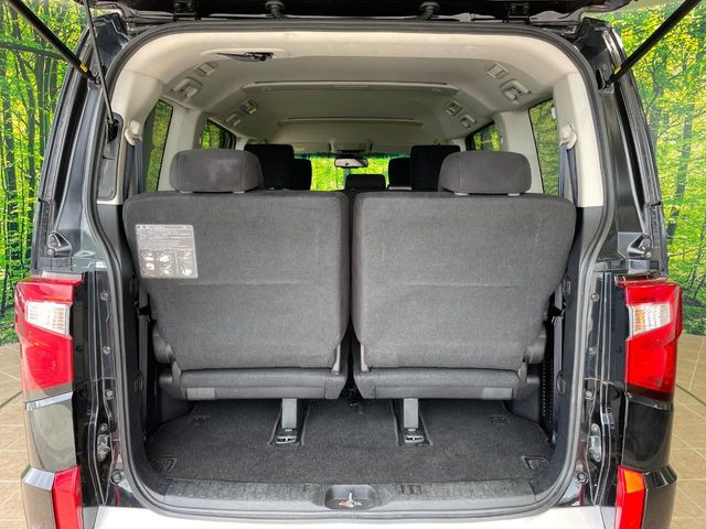 普段のお買い物や通勤、送迎等に十分な荷室スペースを確保しております。セカンドシートを倒すと、大きな荷物の積載も可能です♪