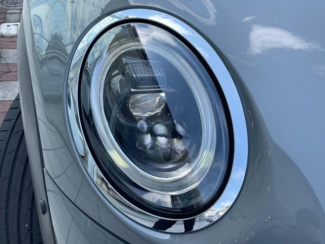 ��LED�w�b�h���C�g:��ԑ��s�����ǍD�Ȏ��E���m�ۂ����S���ĉ^�]�ł��鍂�P�xLED�w�b�h���C�g�𑕔�!�_�����x�������A����d�͂��}�����Ă��܂��B