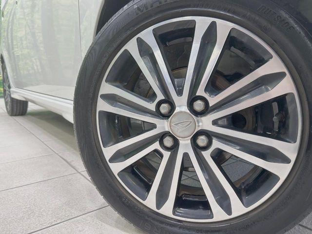 �y����15�C���`�A���~�z�C�[���z�O�ςɃ}�b�`���������A���~�z�C�[���𑕒����Ă���܂��B�e��ЊO�A���~�z�C�[����A�X�^�b�h���X�^�C�����戵�����Ă���܂��B���񂲑��k����������