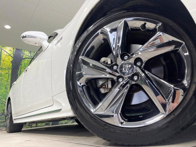 �y����18�C���`�A���~�z�C�[���z�O�ςɃ}�b�`���������A���~�z�C�[���𑕒����Ă���܂��B�e��ЊO�A���~�z�C�[����A�X�^�b�h���X�^�C�����戵�����Ă���܂��B���񂲑��k����������
