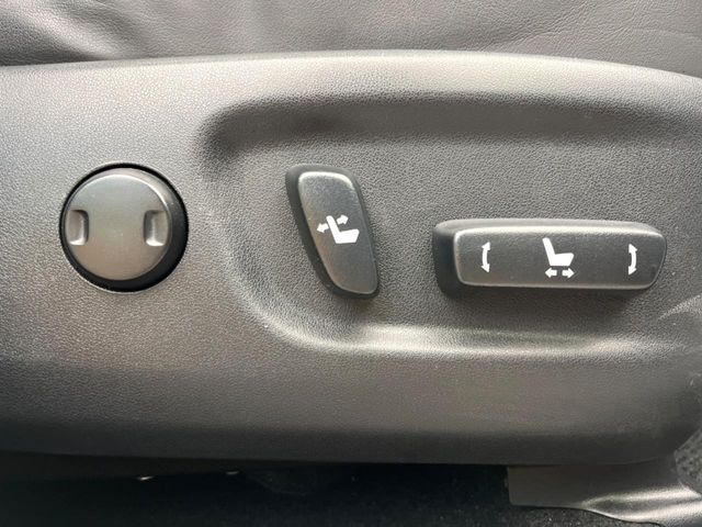 【パワーシート】スイッチ一つで簡単にシートの微調整が可能!電動だから力もいりません!快適なシートポジションにセットして、快適なドライブをお楽しみください。