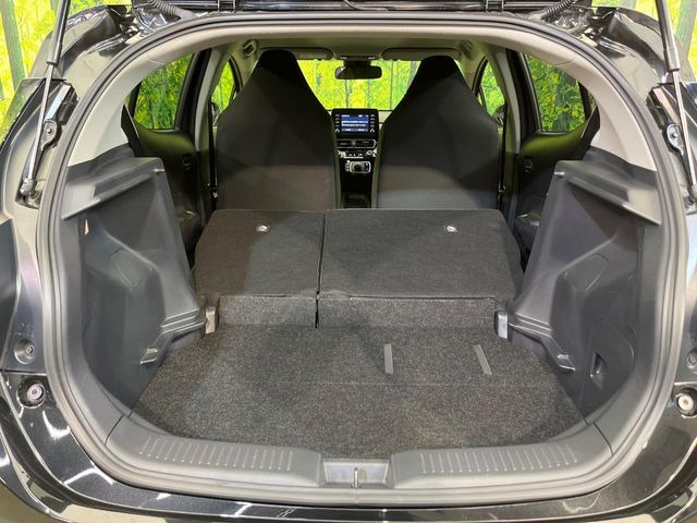 普段のお買い物や通勤、送迎等に十分な荷室スペースを確保しております。セカンドシートを倒すと、大きな荷物の積載も可能です♪