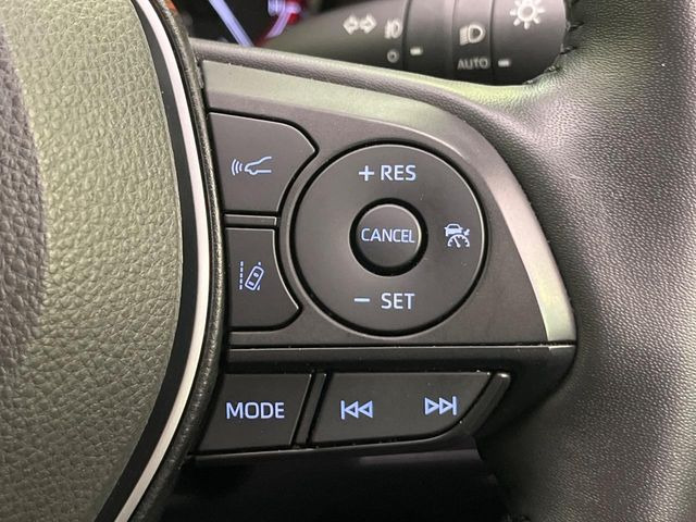 【レーダークルーズコントロール】高速道路での長距離走行が楽に!!自動で速度を保つクルーズコントロールが、衝突軽減システムと連携し、前方の車両を感知して車間を保つように速度調節してくれます!!