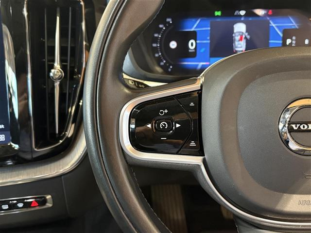 XC60B5 AWD インスクリプション 4WD