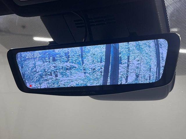 【デジタルインナーミラー】後席の大きな荷物や同乗者で後方が確認しづらい時でも安心!カメラが撮影した車両後方の映像をルームミラー内に表示。クリアな視界で状況の確認が可能です!