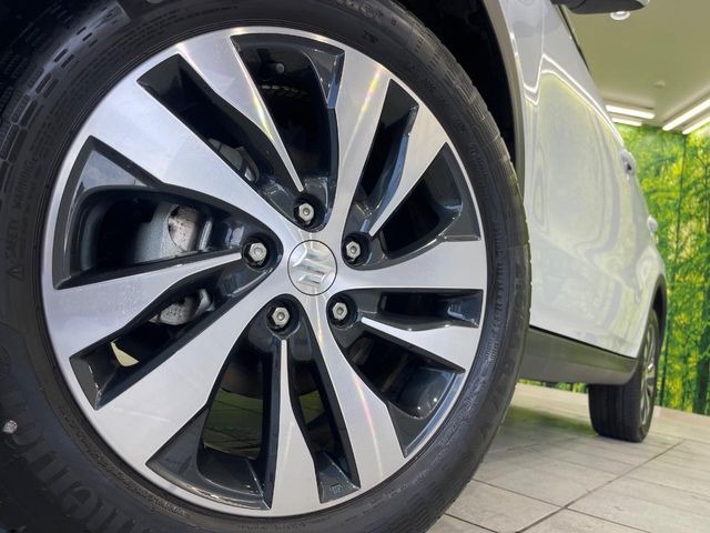 �y����17�C���`�A���~�z�C�[���z�O�ςɃ}�b�`���������A���~�z�C�[���𑕒����Ă���܂��B�e��ЊO�A���~�z�C�[����A�X�^�b�h���X�^�C�����戵�����Ă���܂��B���񂲑��k����������