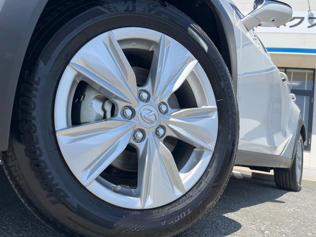 �y����17�C���`�A���~�z�C�[���z�O�ςɃ}�b�`���������A���~�z�C�[���𑕒����Ă���܂��B�e��ЊO�A���~�z�C�[����A�X�^�b�h���X�^�C�����戵�����Ă���܂��B���񂲑��k����������