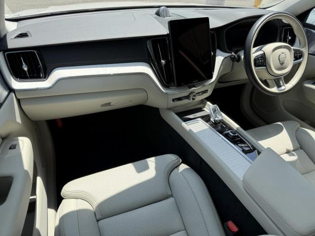 XC60ウルトラ T6 AWD プラグイン ハイブリッド 4WD