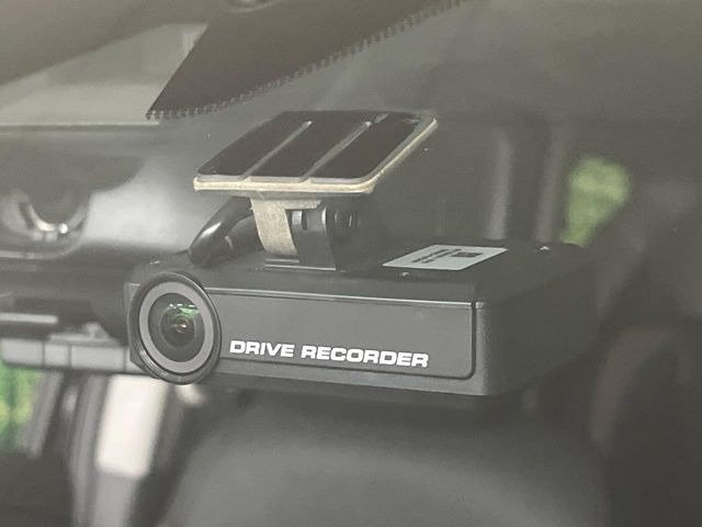【ドライブレコーダー】ドライブレコーダー装備!走行中はもちろん、あおり運転や事故に遭遇した際、映像で記録し、万一のリスクに備えます。※記録用SDカードはお客様ご自身でご準備いただく必要があります。