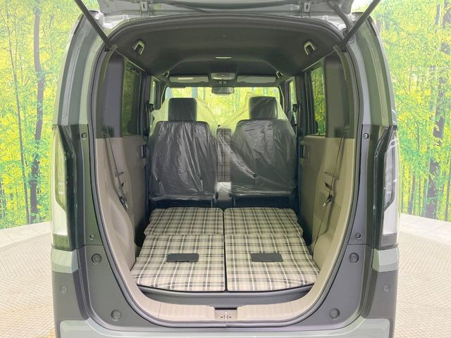 後席を格納すると、これだけの広さが!シーンに合わせたシートアレンジで、大きな荷物も積むことが出来ます♪