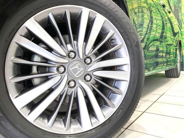 �y����17�C���`�A���~�z�C�[���z�O�ςɃ}�b�`���������A���~�z�C�[���𑕒����Ă���܂��B�e��ЊO�A���~�z�C�[����A�X�^�b�h���X�^�C�����戵�����Ă���܂��B���񂲑��k����������