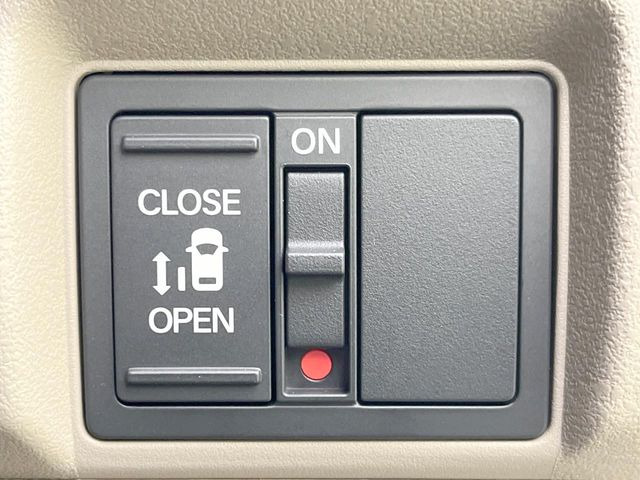 【パワースライドドア】スマートキーや運転席のスイッチでスライドドアの開閉が可能♪電動だから力を入れてドアを開ける必要が無く、小さいお子様でも、重い荷物を持っている時もラクに開け閉めできます♪