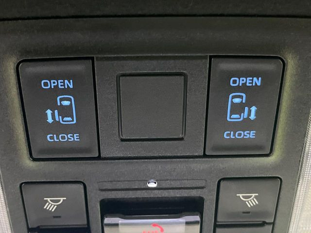 【両側パワースライドドア】スマートキーや運転席のスイッチで後席両側スライドドアの開閉が可能♪電動だから力を入れてドアを開ける必要が無く、小さなお子様でも簡単に開け閉めでき快適です♪
