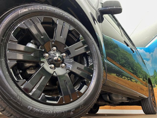 【純正18インチアルミホイール】外観にマッチした純正アルミホイールを装着しております。各種社外アルミホイールや、スタッドレスタイヤも取扱いしております。是非ご相談ください♪