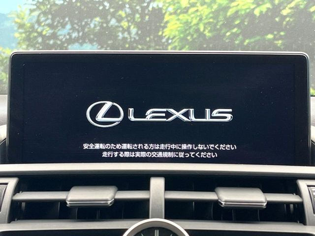 【10.3インチワイドナビ】高級感とインパクトのある大型ワイドナビを装備。各種オーディオ操作はもちろん、横長ワイド画面でのマップ2分割表示など、利便性も高いナビです♪