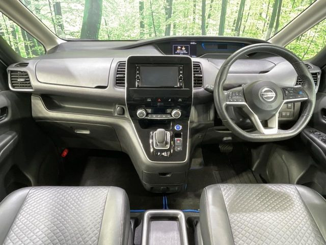 セレナ1.2 e-POWER ハイウェイスターV