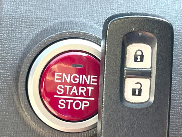 �yHonda�X�}�[�g�L�[�z�J�o����|�P�b�g�ɓ��ꂽ�܂܂ł��h�A�̎{���E�������\�ȃX�}�[�g�L�[�𑕔��B�G���W���̃I���E�I�t�����J�M�����o���K�v����������Ƃ��Ă��֗��ł���