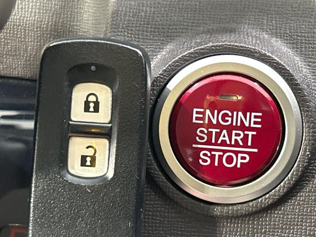 �yHonda�X�}�[�g�L�[�z�J�o����|�P�b�g�ɓ��ꂽ�܂܂ł��h�A�̎{���E�������\�ȃX�}�[�g�L�[�𑕔��B�G���W���̃I���E�I�t�����J�M�����o���K�v����������Ƃ��Ă��֗��ł���